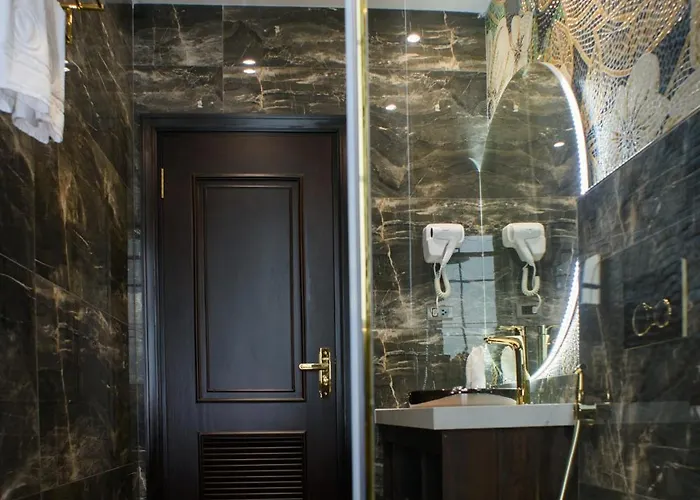 Khách sạn Victoria Hạ Long